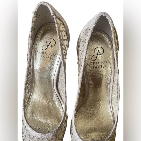 Adrianna Papell Jamie Peep Toe Classic Pumps, Gold Size 6 - Picture 3 of 9